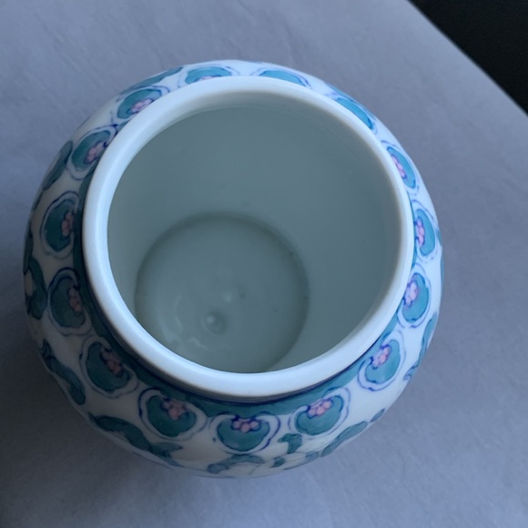 Antique Chinese Blue & White Famille Verte Porcelain Floral Jar w/ Lid 8 1/4” - Picture 3 of 7